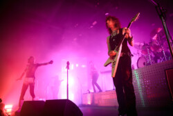 Guitarist Chris Greatt (right) i performs with Yves Tumor